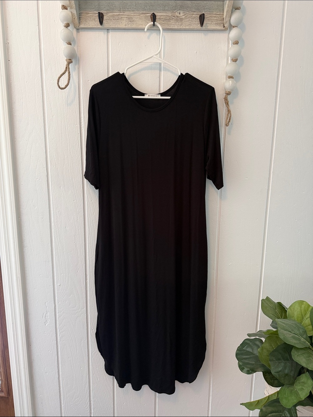 bombom Black Mid Sleeve Midi Dress